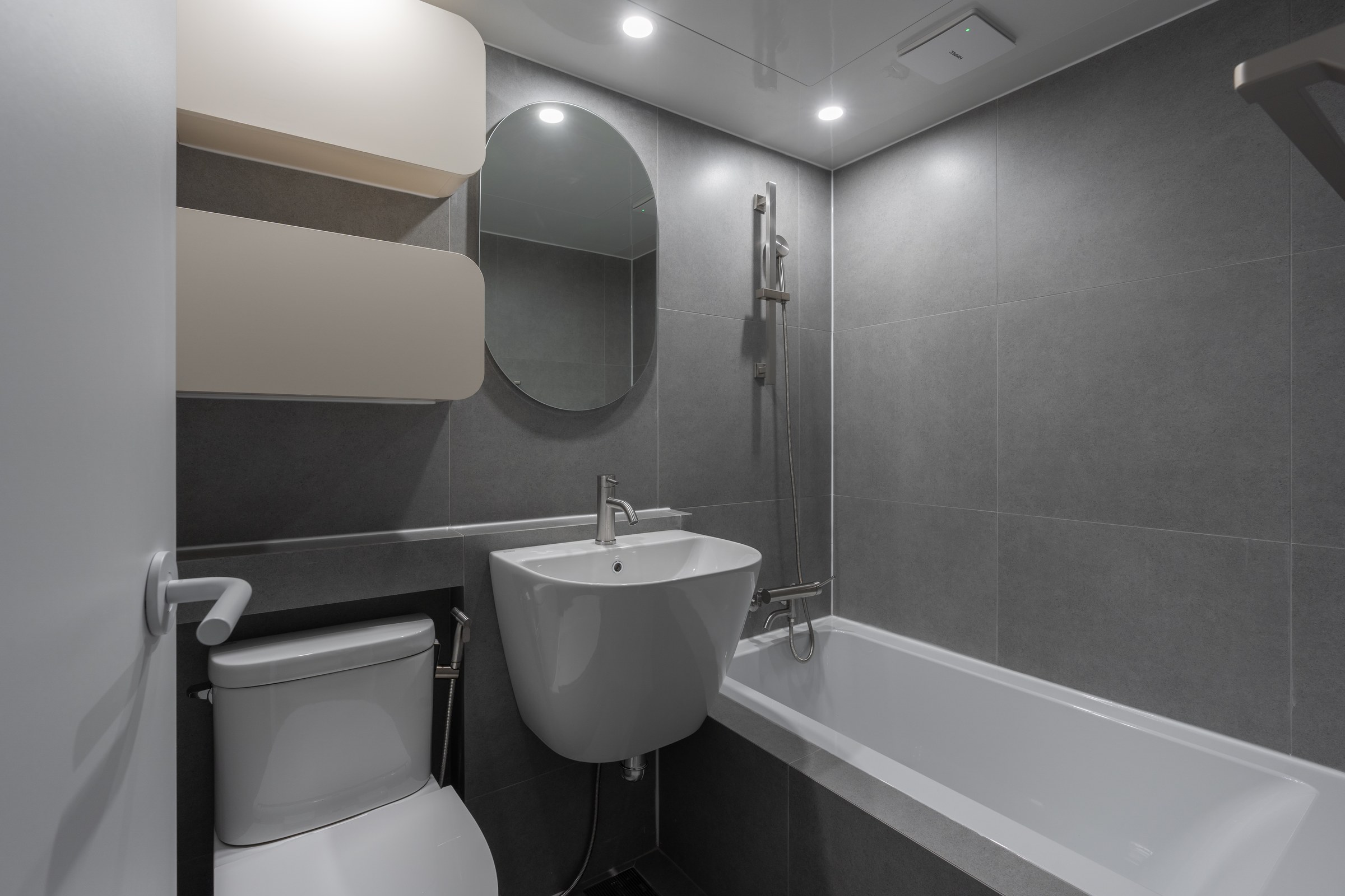 Yongin Cheonggu bathroom containing basin and bathtub