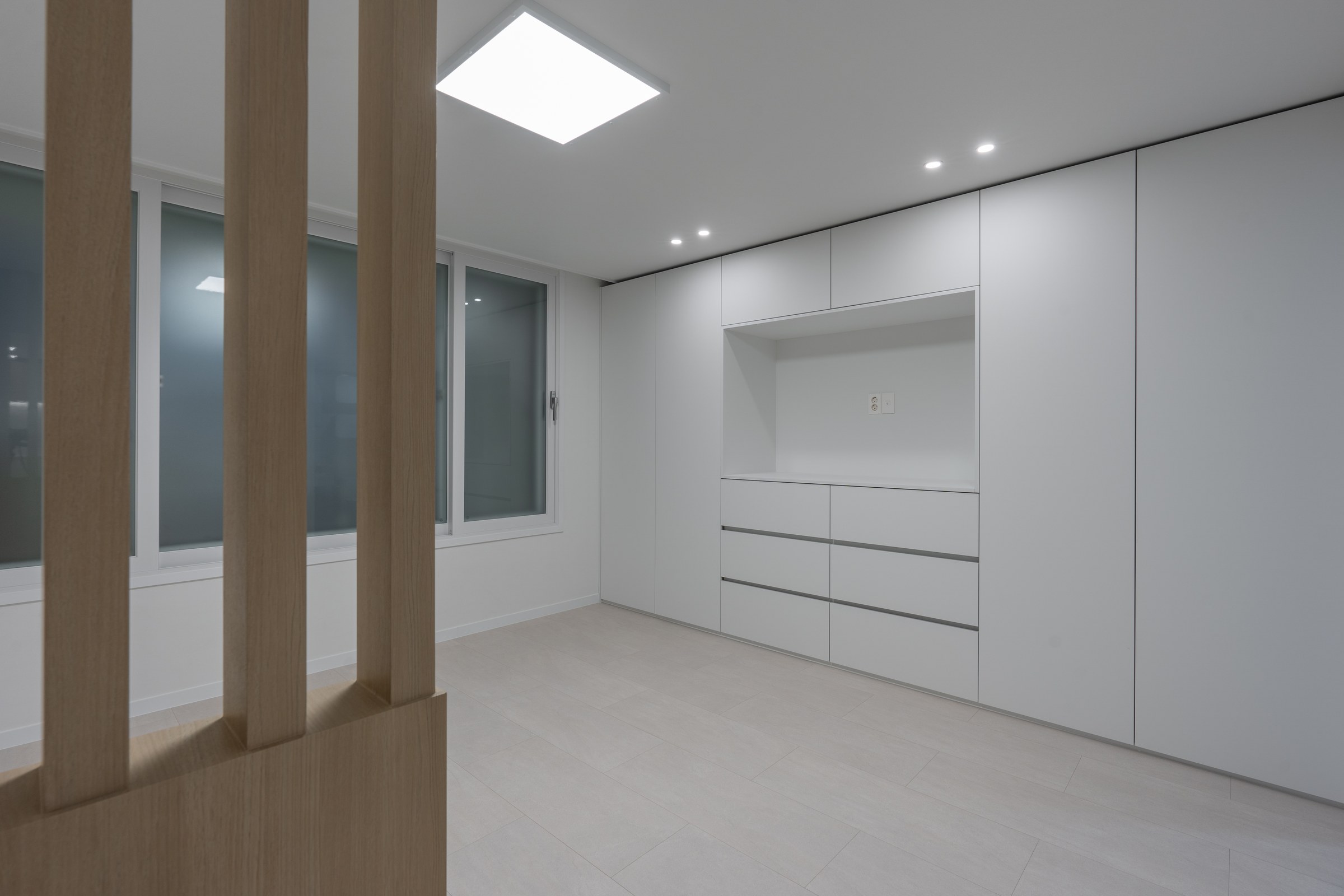 Room fitted with wall storage and a timber screen
